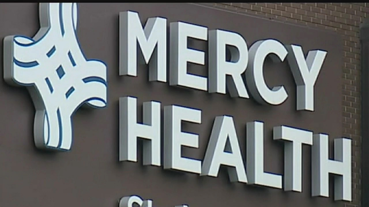 A patient is receiving medical care from a healthcare provider at Mercy Health.